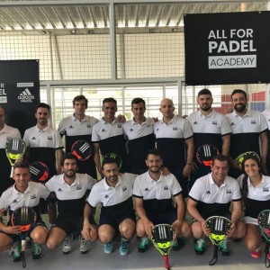 Quieres ser entrenador de padel? pide info